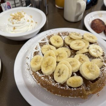Eggs 'n Things - Waikiki Beach Eggspress - Specialty Belgian Waffle (with bananas & cream on the side) - VN - Breakfast & Brunch Near Me - Honolulu, Hawaii