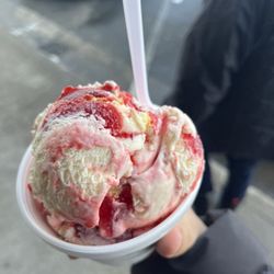 Guadalajara Ice Cream Parlor - Strawberry Cheese (cake) ice cream
