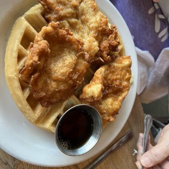 Fratelli Cafe - Chicken & Waffle - Coffee & Tea Near Me - Los Angeles, California
