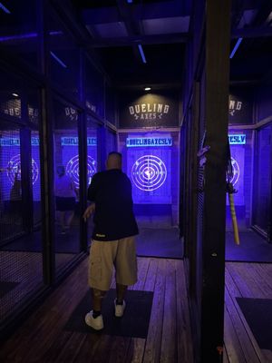 Dueling Axes Las Vegas | Axe Throwing Bar by null