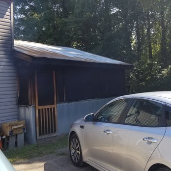 Helen's Bar B Q - Smoker going strong - Barbeque Near Me - Brownsville, Tennessee