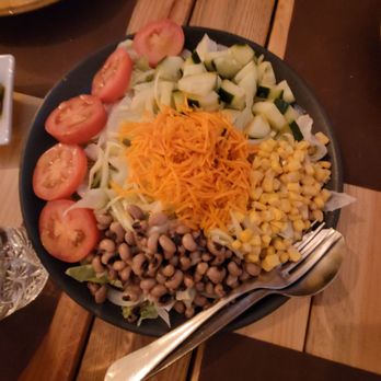 Restaurante Veladouro - Side salad to share with a light dressing was a delight! - Portuguese Near Me - Pinhão, 17 Restaurante Veladouro - Side salad to share with a light dressing was a delight! - Portuguese Near Me - Pinhão, 17