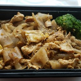flavorless pad see ew with a baby piece of broccoli. all topped with the flavor of ground black pepper flavorless pad see ew with a baby piece of broccoli. all topped with the flavor of ground black pepper