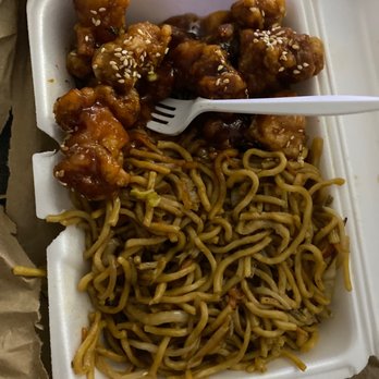 Lee's Chinese Restaurant - Sesame chicken with chicken lo mein - Chinese Near Me - Jersey City, New Jersey