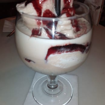Cafe Isadora - Frappuccino de frutos del bosque, pero también llevaba algo de café. - Coffee & Tea Near Me - Madrid, M