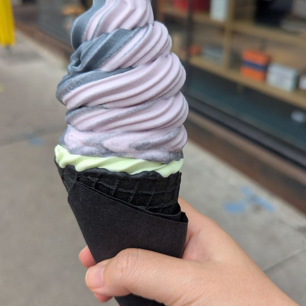 iHalo Krunch - Ice cream - Ice Cream & Frozen Yogurt Near Me - Toronto, Ontario iHalo Krunch - Ice cream - Ice Cream & Frozen Yogurt Near Me - Toronto, Ontario
