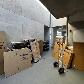 Roadway Moving - Movers Near Me - Northridge, California