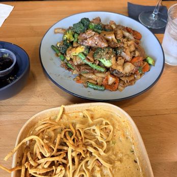 Big Mango Bangkok Kitchen & Bar - Drunken Noodles and Khao Soi - Thai Near Me - Riverton, Utah