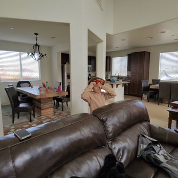 Big Bear Vacations - Living room dining area - Vacation Rentals Near Me - Big Bear Lake, California Big Bear Vacations - Living room dining area - Vacation Rentals Near Me - Big Bear Lake, California