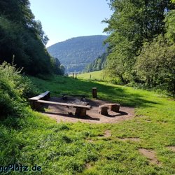 Trekkingplatz Modenbacherhof - Trekkingplatz P06 Modenbacherhof Feuerstelle - www.trekkingplatz.de