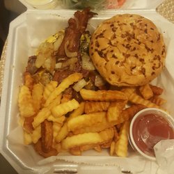 Spuds Grill & Tavern - Bacon Cheeseburger