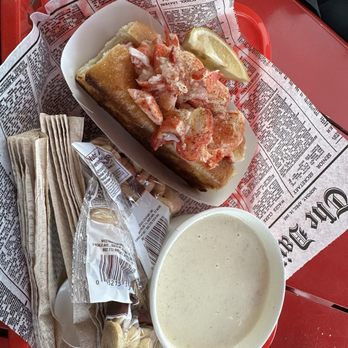 Lobster West - Boss lobster roll - Seafood Near Me - Coronado, California