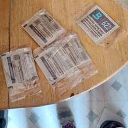 Unique Glass - Boveda humidity pacs bought from Unique glass..totally worthless..10$ down the tube! Hard as rocks! They won't refund! This place sucks!