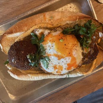 Vic & Al's - Boudin sandwich - Cajun/Creole Near Me - Austin, Texas