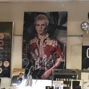 Val's Halla Records - Music & DVDs Near Me - Oak Park, Illinois