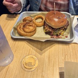 Sash burger and side of Onion Rings (and xtra charge) Sash burger and side of Onion Rings (and xtra charge)