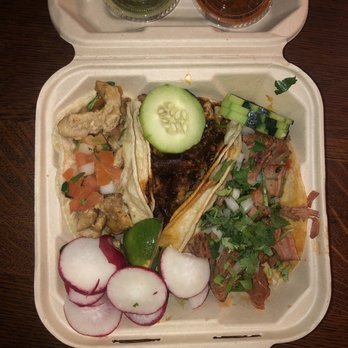 Romanti-Ezer - Chicken taco, mole taco, birria de res - Food Trucks Near Me Romanti-Ezer - Chicken taco, mole taco, birria de res - Food Trucks Near Me