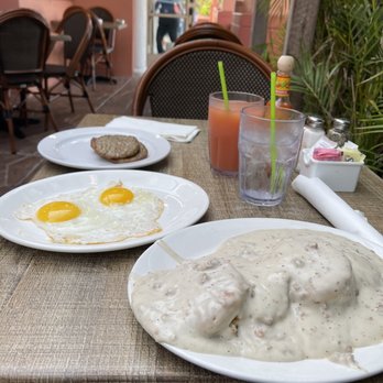 SKD Kitchen And Drinks - Sausage Patties, Sunny Side Up Eggs, Biscuits and Gravy, Grapefruit Juice, and Water - Pizza Near Me - Saint Pete Beach, Florida