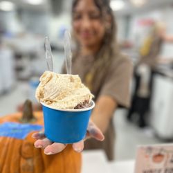 Cali Cream Homemade Ice Cream - Jenny presenting Horchata / Heavenly Hash double scoop!!