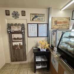 Mom And Pop Sandwiches - Interior