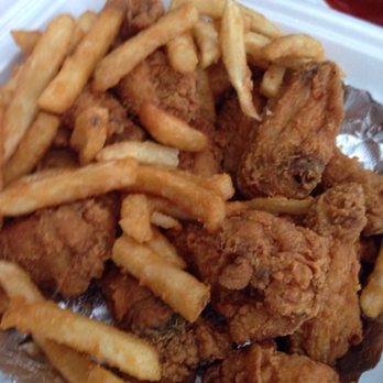 Poulet Bronzé - 20 wings and fries - Chicken Shop Near Me - Montreal, Quebec Poulet Bronzé - 20 wings and fries - Chicken Shop Near Me - Montreal, Quebec
