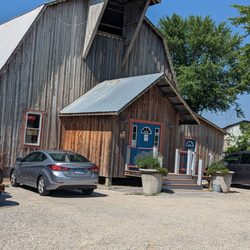 Peachbarn Winery and Cafe