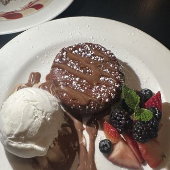 Renny's - Lava cake - Bars Near Me - Dallas, Texas
