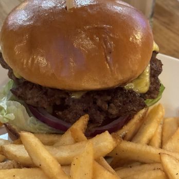 Applebee's Grill + Bar - Excellent cheeseburger with fresh, crispy fries - American Near Me - Windsor, California Applebee's Grill + Bar - Excellent cheeseburger with fresh, crispy fries - American Near Me - Windsor, California