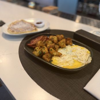 Fielding's Local Kitchen + Bar - Classic- Eggs, bacon and potatoes - New American Near Me - The Woodlands, Texas