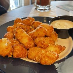 Nine-0-Two On The Avenue - Cheese curds