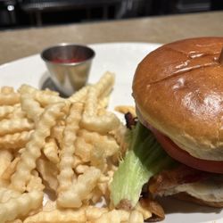 Houlihan's - Grilled chicken sandwich