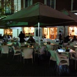 Elkika Ilmenau Tobalaba - Amplia terraza fuera del local.