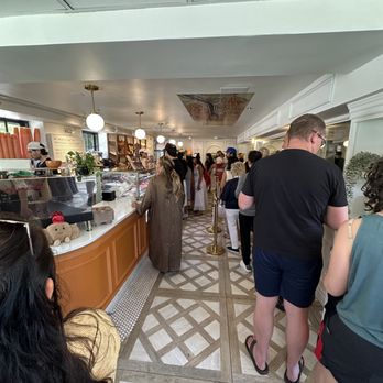 Le Petit Four Bakery - Bakeries Near Me - Wellesley, Massachusetts