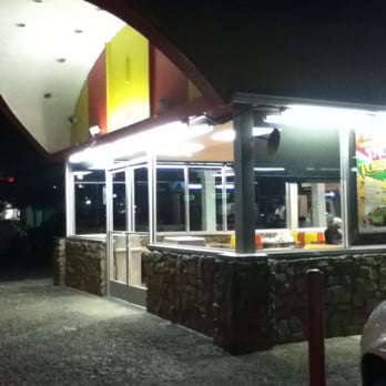 Roberto's Taco Shop - Side view of shop at night - Mexican Near Me - Chula Vista, California Roberto's Taco Shop - Side view of shop at night - Mexican Near Me - Chula Vista, California