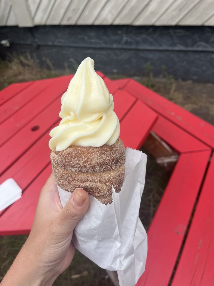 Al's Chimney Cakes Logo