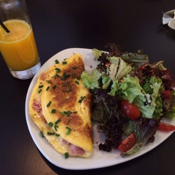 Café Mütlich - Fresh-made ham and cheese omelette with salad. - Cafes Near Me - Berlin, BE Café Mütlich - Fresh-made ham and cheese omelette with salad. - Cafes Near Me - Berlin, BE
