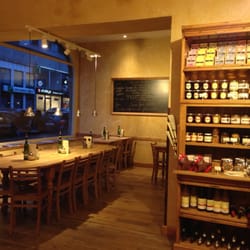 Le Pain Quotidien - La déco boisée chaleureuse, typique du Pain Quotidien