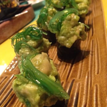 Ikibana Paralelo - Yummy veg roll with guac on top!! - Japanese Near Me - Barcelona, B Ikibana Paralelo - Yummy veg roll with guac on top!! - Japanese Near Me - Barcelona, B