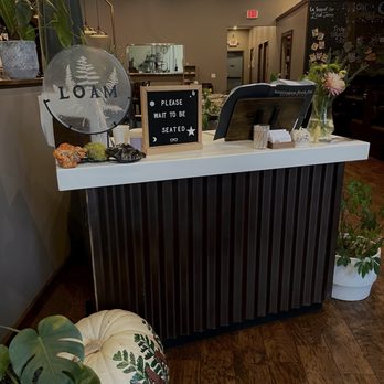 Loam - front entrance - Breakfast & Brunch Near Me - Dayton, Oregon Loam - front entrance - Breakfast & Brunch Near Me - Dayton, Oregon