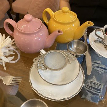 Tea at 1024 - Raspberry and Roses (pink teapot) and Lemon Ginger (yellow teapot). - Tea Rooms Near Me - Honolulu, Hawaii