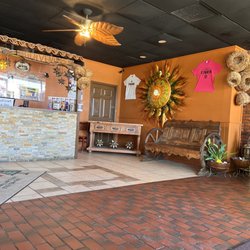 Los Pinos - Lobby