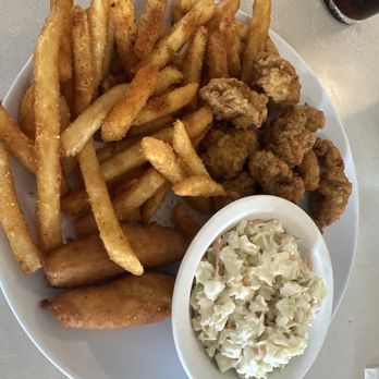 Preston's Corner Bar & Grill - Seafood platter oysters - Seafood Near Me - Swansboro, North Carolina Preston's Corner Bar & Grill - Seafood platter oysters - Seafood Near Me - Swansboro, North Carolina
