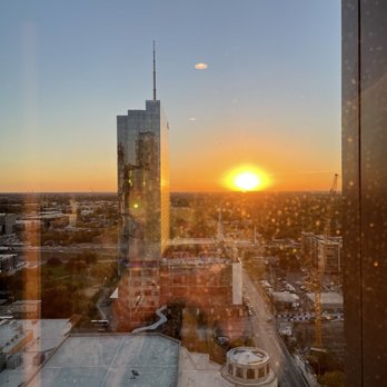 Austin Marriott Downtown - Sunrise - Hotels Near Me - Austin, Texas