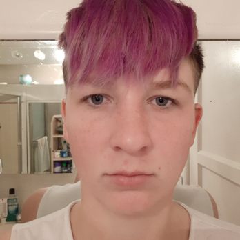 Barber Val - Didnt even out my bangs or even offer. - Barbers Near Me - Santa Monica, California