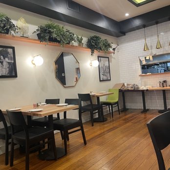 Rothchild's Kitchen - Seating - Mediterranean Near Me - Great Neck, New York Rothchild's Kitchen - Seating - Mediterranean Near Me - Great Neck, New York