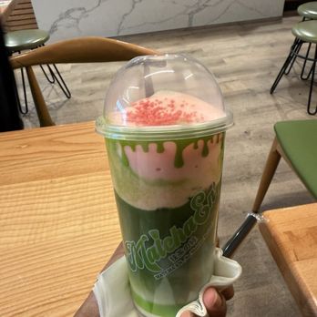Matcha En - Strawberry Matcha Latte - Desserts Near Me - Chicago, Illinois