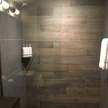 Hotel Van Zandt - Pretty shower and full sized amenities - Hotels Near Me - Austin, Texas Hotel Van Zandt - Pretty shower and full sized amenities - Hotels Near Me - Austin, Texas