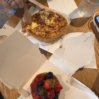 La Barantine Victoria - Quiche Lorraine and fruit tart - Breakfast & Brunch Near Me - Edinburgh, EDH La Barantine Victoria - Quiche Lorraine and fruit tart - Breakfast & Brunch Near Me - Edinburgh, EDH