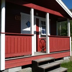 Dovreskogen Camping - Cabin we stayed in (small porch has 3 chairs and a table).