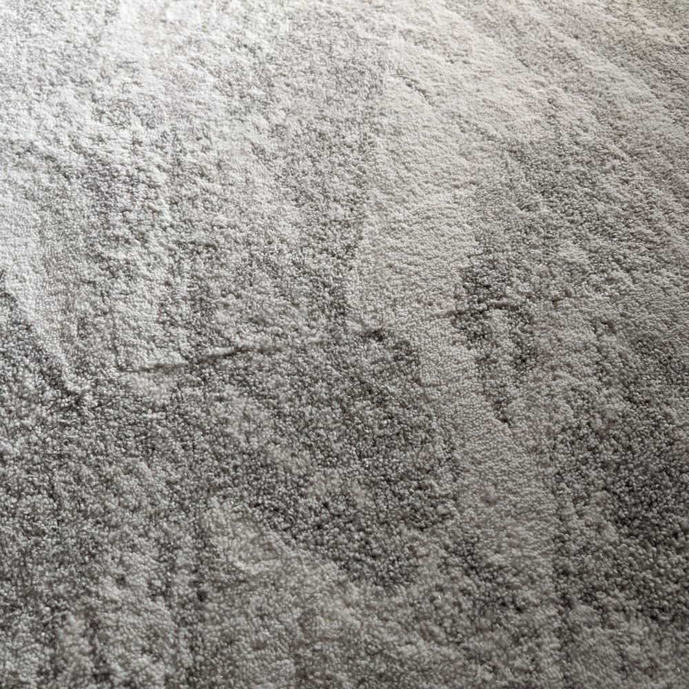 A seam shouldn't be this obvious in the middle of the room.
